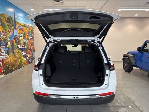 New 2025 Jeep Grand Cherokee Limited w/ Luxury Tech Group II AWD/4WD image 44