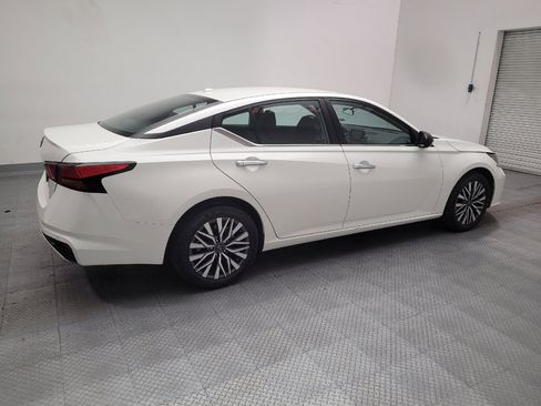 Used 2025 Nissan Altima 2.5 SV FWD image 10
