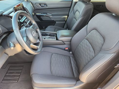 Used 2025 Nissan Pathfinder SV w/ SV Premium Package image 16