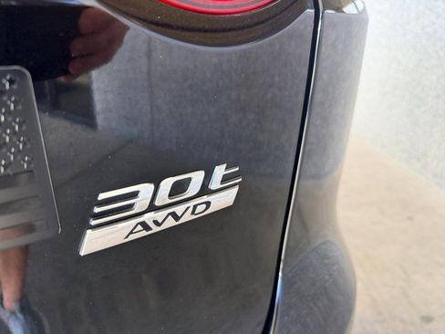 Used 2018 Jaguar F-PACE Premium image 38