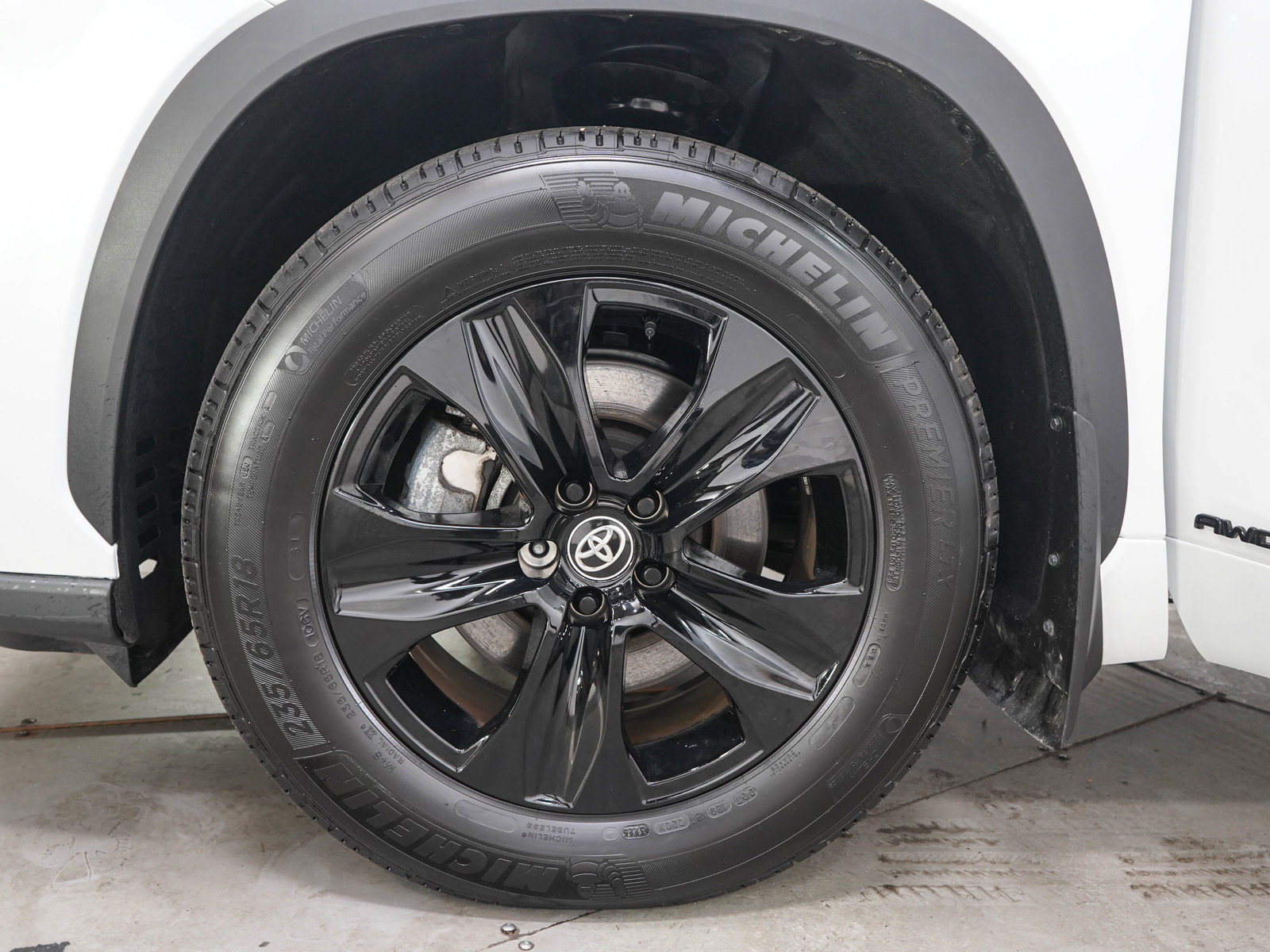 Used 2025 Toyota Highlander XLE AWD/4WD image 31