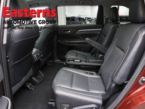 Used 2019 Toyota Highlander Limited Platinum AWD/4WD image 25