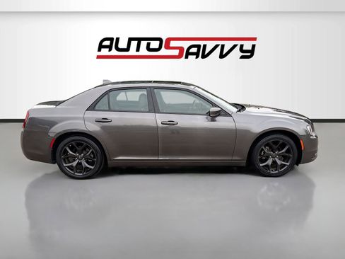 Used 2023 Chrysler 300 S w/ Comfort Group RWD image 8