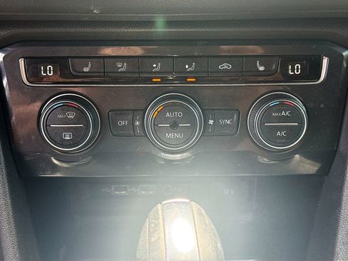 Used 2019 Volkswagen Tiguan SE AWD/4WD image 17