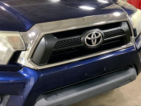 Used 2013 Toyota Tacoma 4x4 Access Cab V6 w/ TRD Off-Road Pkg image 30