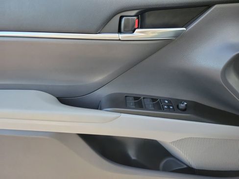 Used 2021 Toyota Camry SE image 14