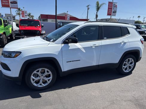 Used 2024 Jeep Compass Latitude AWD/4WD image 19