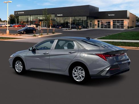 New 2026 Hyundai Elantra Hybrid FWD image 4
