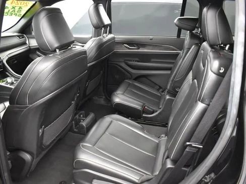 Used 2024 Jeep Grand Cherokee L Limited w/ Luxury Tech Group II image 15