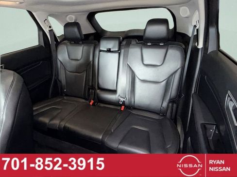 Used 2019 Ford Edge Titanium w/ Equipment Group 301A AWD/4WD image 39