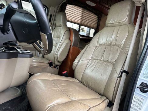 Used 2011 Ford E-450 and Econoline 450 Super Duty w/ Motorhome Prep Pkg image 35