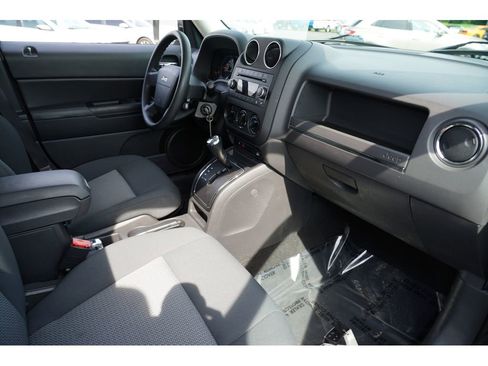 Used 2009 Jeep Patriot Sport image 25