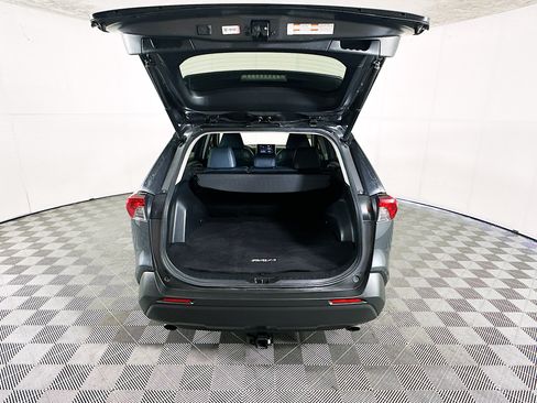 Used 2019 Toyota RAV4 XLE w/ Convenience Package FWD image 31