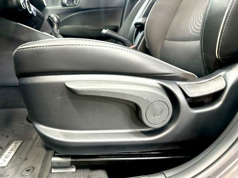 Used 2024 Hyundai Venue Limited image 14