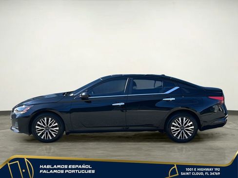 Used 2023 Nissan Altima 2.5 SV w/ SV Premium Package AWD/4WD image 3