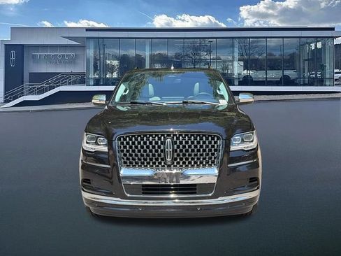 Used 2022 Lincoln Navigator Black Label AWD/4WD image 2