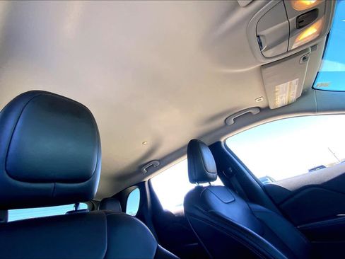 Used 2019 Jeep Cherokee Latitude Plus image 13