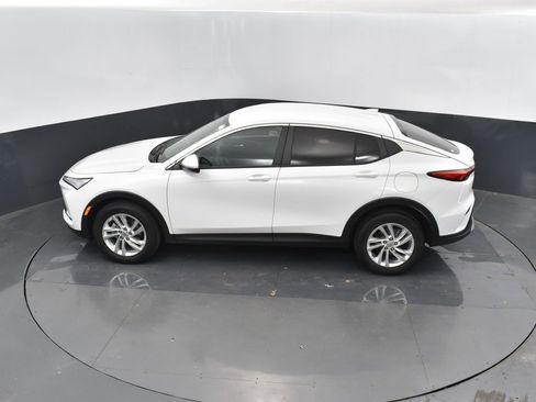 Used 2025 Buick Envista Preferred image 35