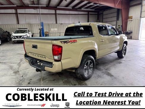 Used 2017 Toyota Tacoma 4x4 Double Cab image 4