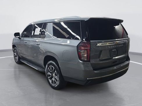 Used 2021 Chevrolet Suburban LT image 3