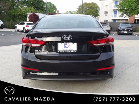 Used 2018 Hyundai Elantra SE FWD image 5