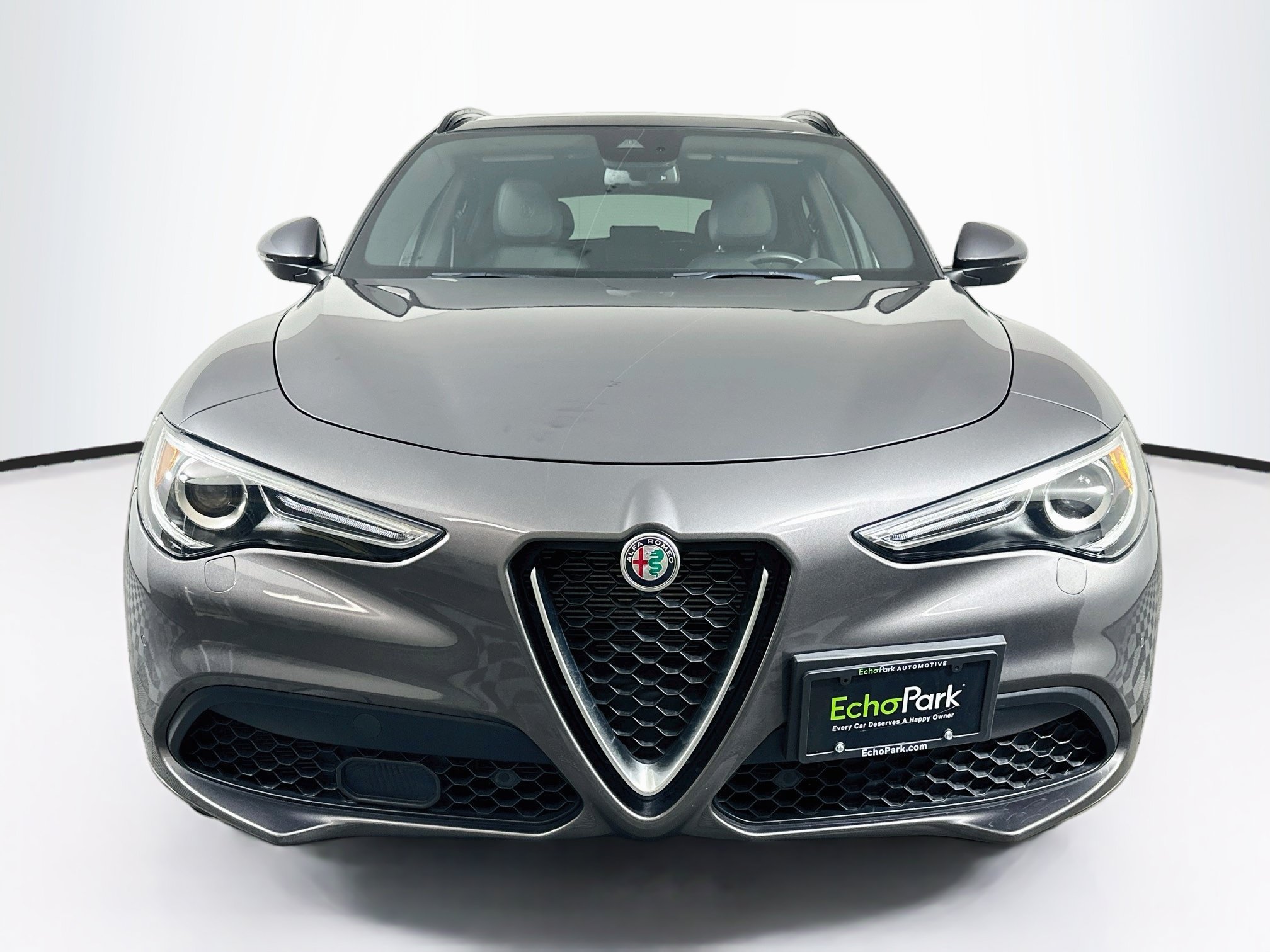 Used 2023 Alfa Romeo Stelvio Ti AWD/4WD image 2