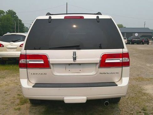 Used 2012 Lincoln Navigator 4WD image 12