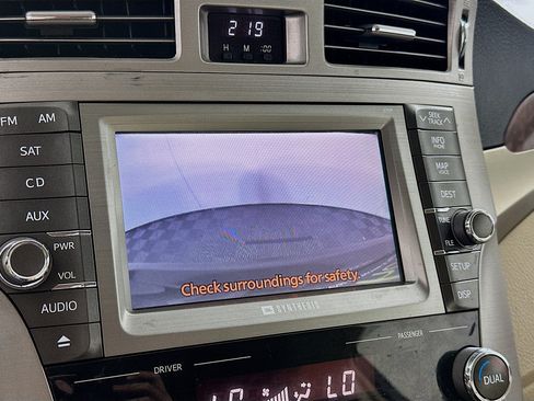 Used 2011 Toyota Avalon Limited FWD image 23