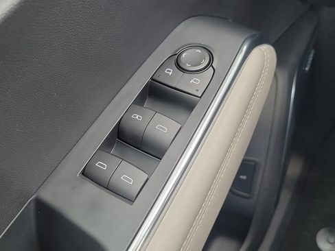 Used 2025 GMC Acadia Elevation w/ Elevation Premium Package FWD image 18