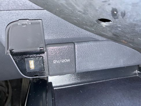 Used 2020 Toyota Camry SE w/ Blackout Package image 24