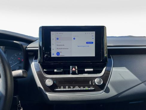 Used 2025 Toyota Corolla LE image 19