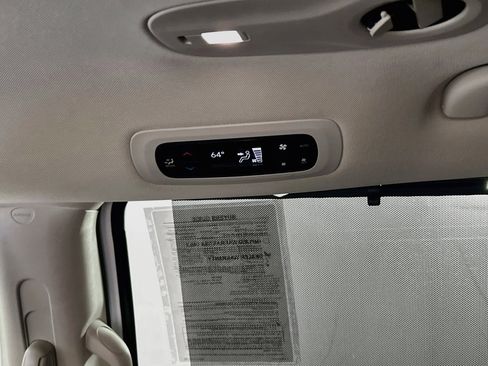 Used 2024 Chrysler Pacifica Touring-L FWD image 25
