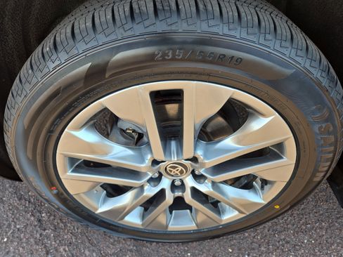 Used 2023 Toyota RAV4 XLE Premium image 12