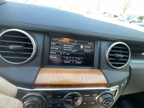 Used 2015 Land Rover LR4 HSE image 17