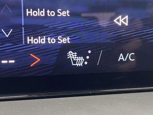 Certified 2024 Chevrolet Traverse LS image 24