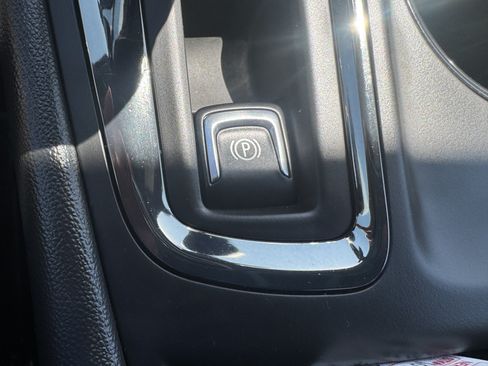 Used 2024 Chevrolet Equinox RS FWD image 36