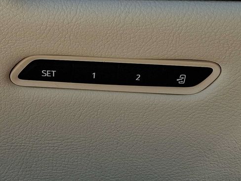 Certified 2024 Cadillac XT5 Premium Luxury AWD/4WD image 35