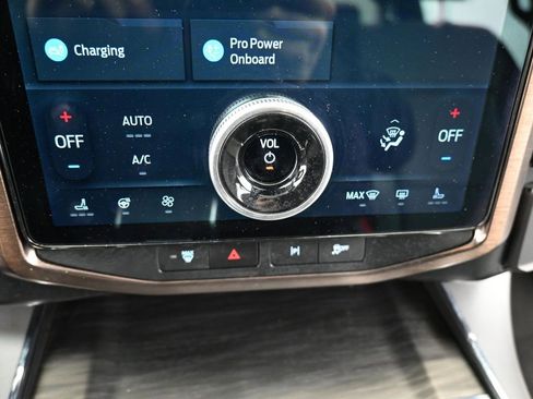 Used 2024 Ford F150 Lightning Lariat image 19