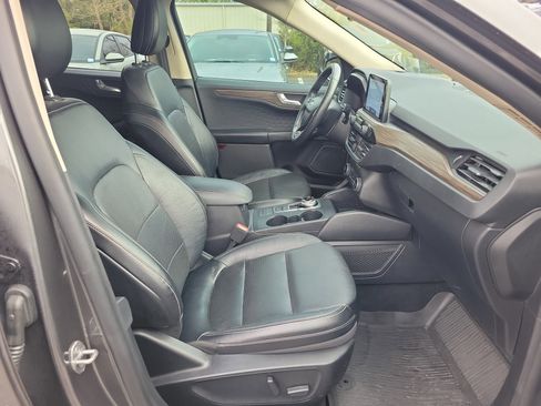 Used 2020 Ford Escape Titanium image 7