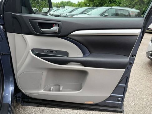 Used 2016 Toyota Highlander XLE AWD/4WD image 19