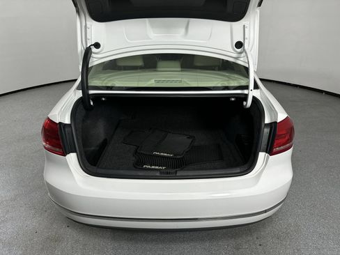 Used 2012 Volkswagen Passat TDI SE FWD image 31