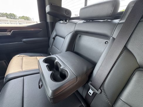 Used 2023 GMC Sierra 1500 Denali w/ Technology Package AWD/4WD image 17
