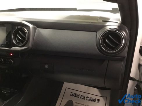 Used 2016 Toyota Tacoma TRD Off-Road w/ Premium & Technology Package image 33