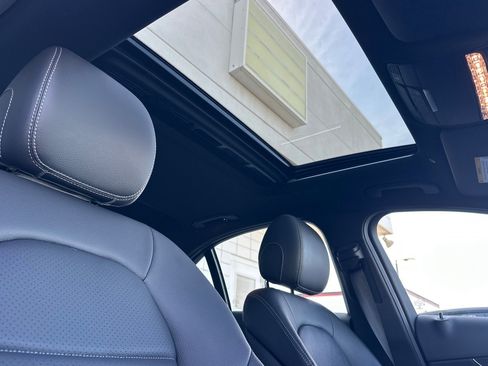 Used 2019 Mercedes-Benz C 300 Sedan image 16