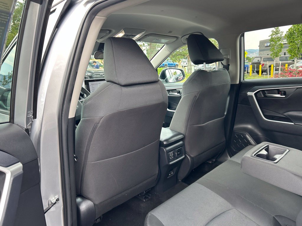 Used 2025 Toyota RAV4 XLE AWD/4WD image 19