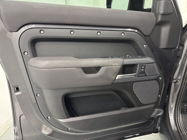 Used 2023 Land Rover Defender 110 X-Dynamic SE AWD/4WD image 18