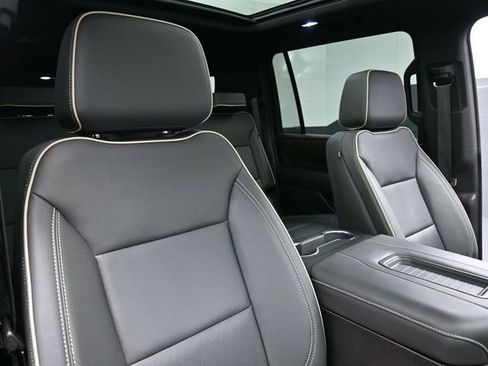 Used 2024 Chevrolet Suburban Premier w/ Premium Package 2 AWD/4WD image 33