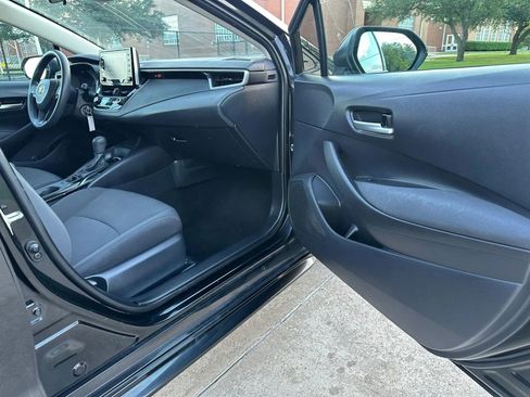 Used 2021 Toyota Corolla LE image 22