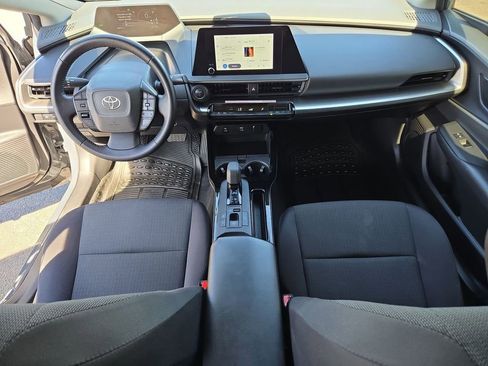 Used 2023 Toyota Prius LE image 18