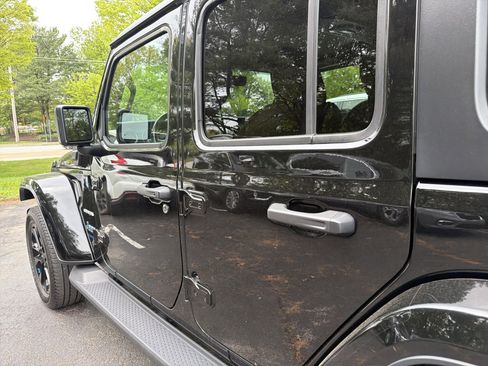 Used 2023 Jeep Wrangler Unlimited Sahara w/ Cold Weather Group AWD/4WD image 10